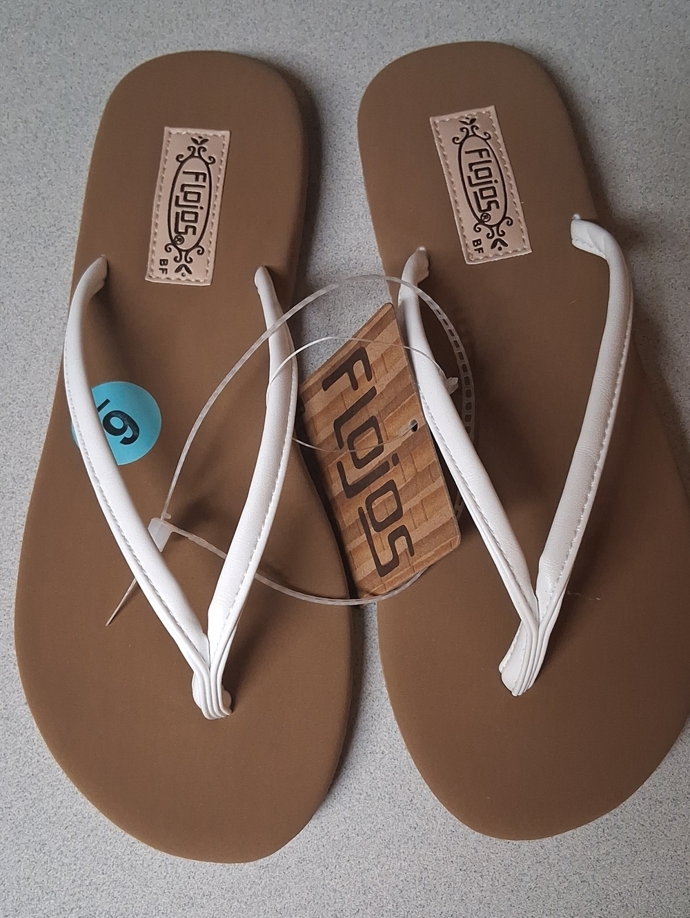 BNWT Flojos Fiesta Women’s White Strap Tan Footbed Sandals Size 6